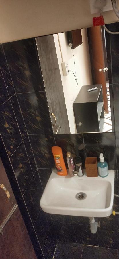 Oyo Thangal Hotel 因帕尔 外观 照片