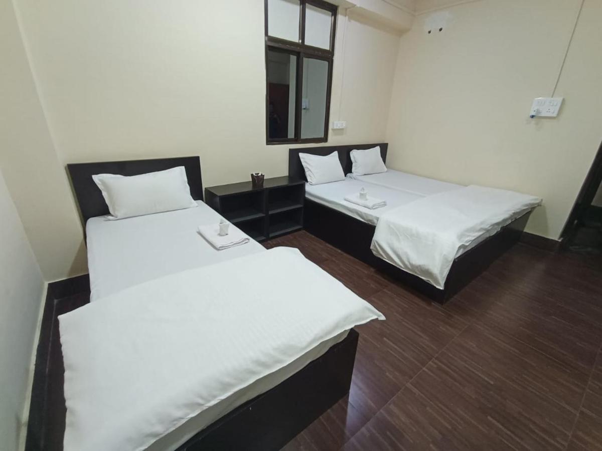 Oyo Thangal Hotel 因帕尔 外观 照片