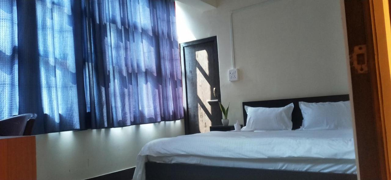 Oyo Thangal Hotel 因帕尔 外观 照片
